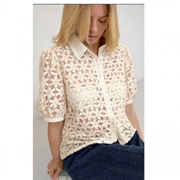 Continue - Charlotte lace skjorte fra Continue