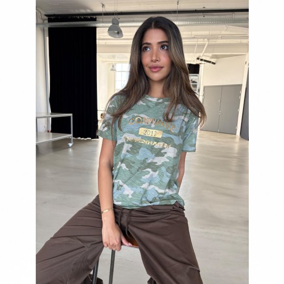 Continue - Dea camouflage t-shirt fra Continue